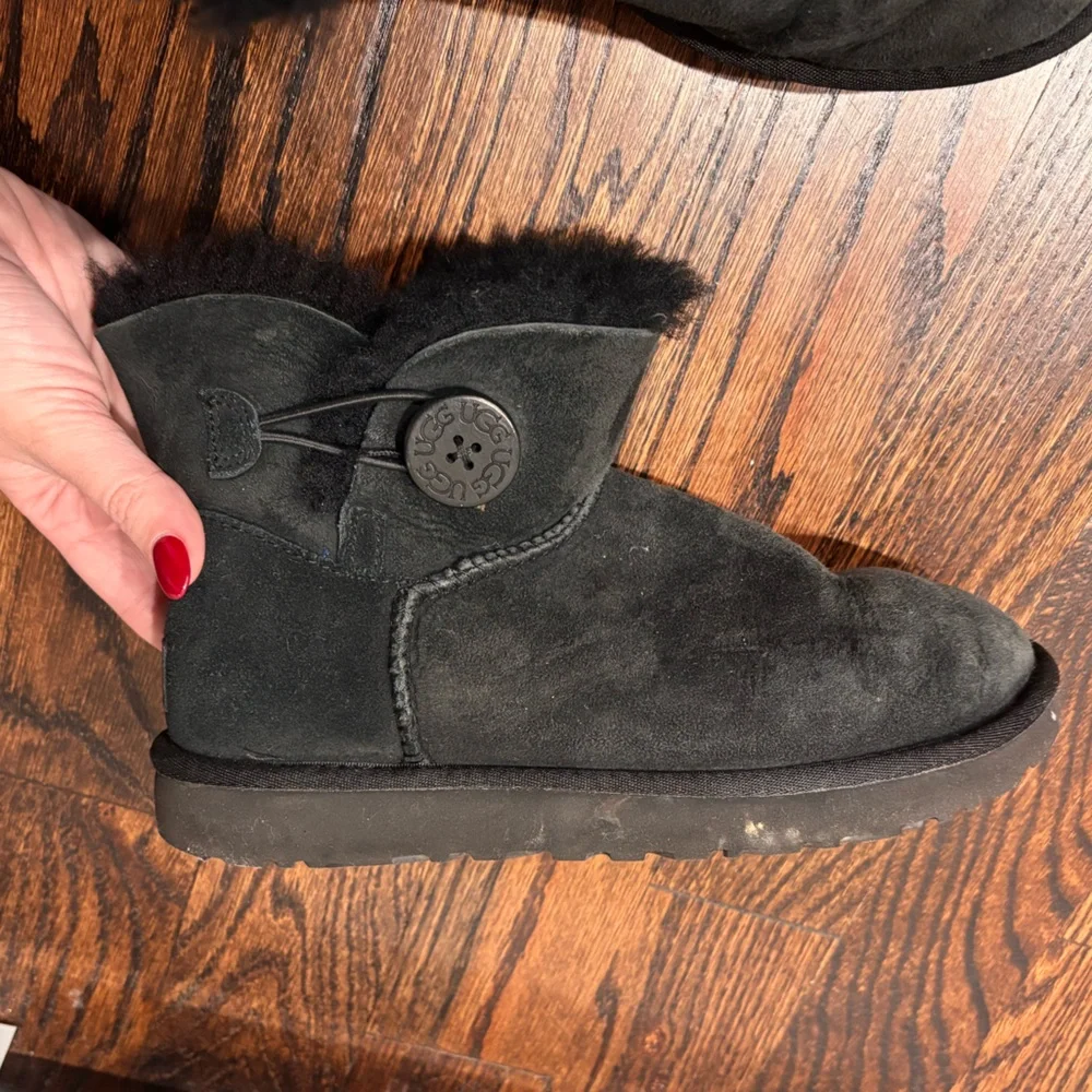 UGG Mini Bailey Button Black Boots Size 8 Women’s